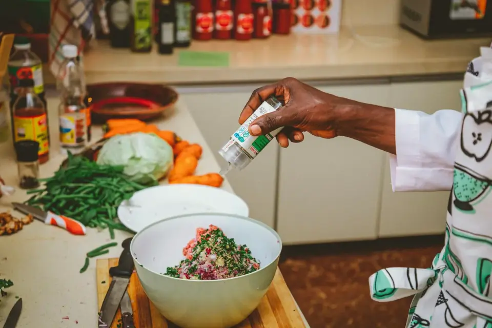 A veterinarian discusses portioning green beans with a dog owner